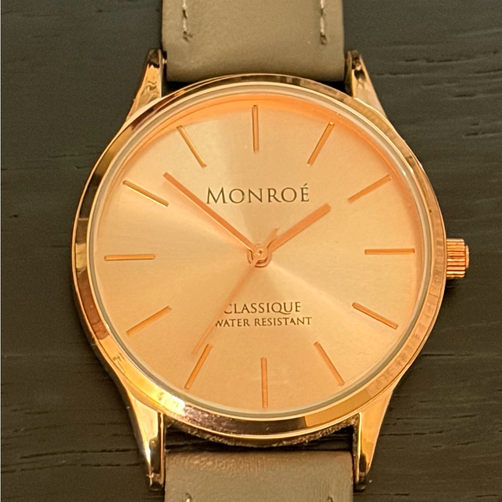 Classique Women's Rose Gold Watch with Gray Leather Strap